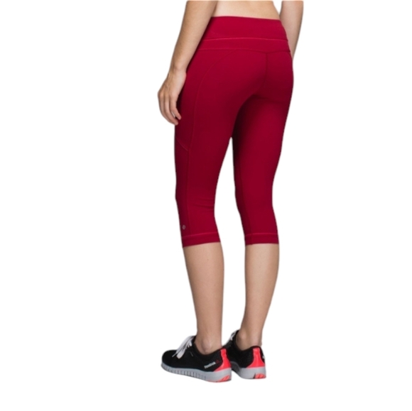 Lululemon Passion Crop II in Deepest Cranberry Luxtreme Pockets Size 4 - Picture 3 of 12